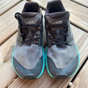 Altra superior 5 Gray and Teal Trail Running Shoes
